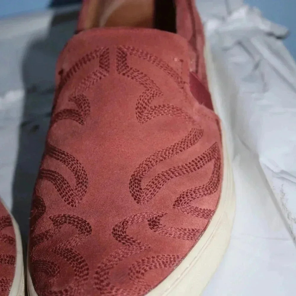 Designer by Frye Ivy Primrose Suede Slip On Sneakers Womens Size 9 - Picture 3 of 16